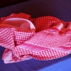 Mange mænd i Jordan bærer et tørklæde på hovedet. Man kalder det en shemagh eller keffiyeh. I Jordan er de for det meste røde og hvide. Foto: Line Agerlin Trolle 