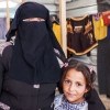 En niqab er et tørklæde som dækker hår og ansigt. Kun øjnene er synlige. Niqaben stammer fra beduinerne, som har brugt den til at beskytte ansigtet mod sand og støv. Foto: William Vest-Lillesøe