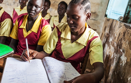 Pigerne her går på en pigeskole i Aweil. Foto: William Vest-Lillesøe